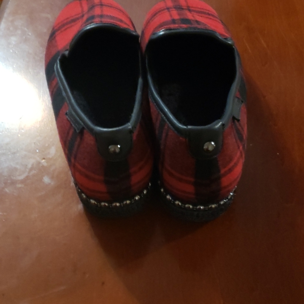 Chelsea and violet shoes, size 8 1/2, color red N - Picture 3 of 5